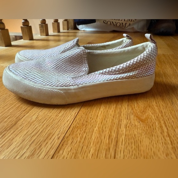 Cat and jack slip on sneakers - Picture 2 of 4